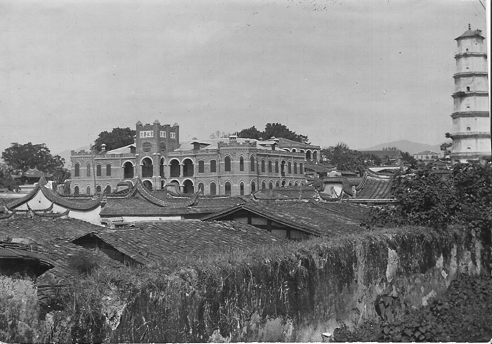 1919年格致学校相邻的圣教医院.jpg