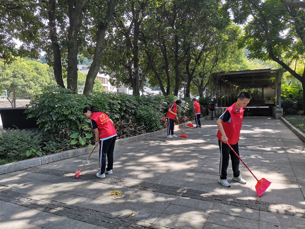 学校大扫除照片高中图片